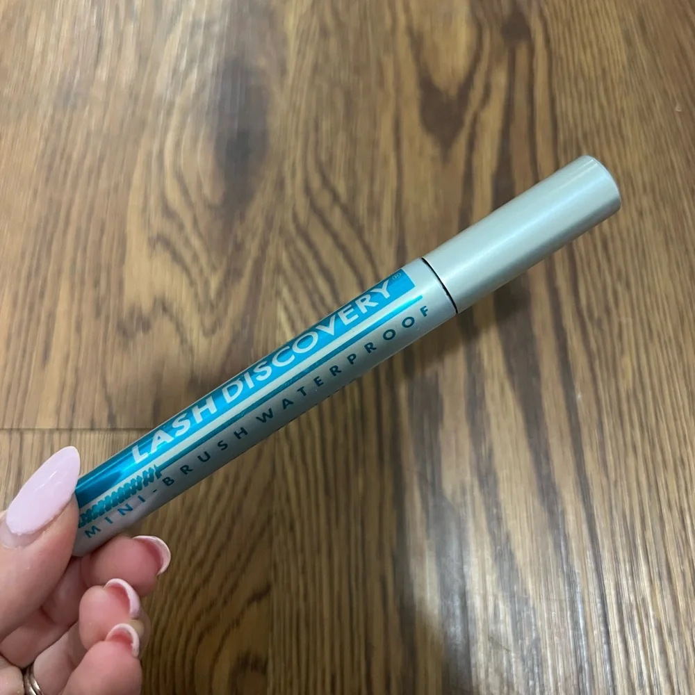 Maybelline Lash Discovery Very Black Waterproof Mascara